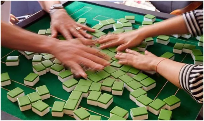 Các quân bài mạt chược được xếp ngăn ngắn 